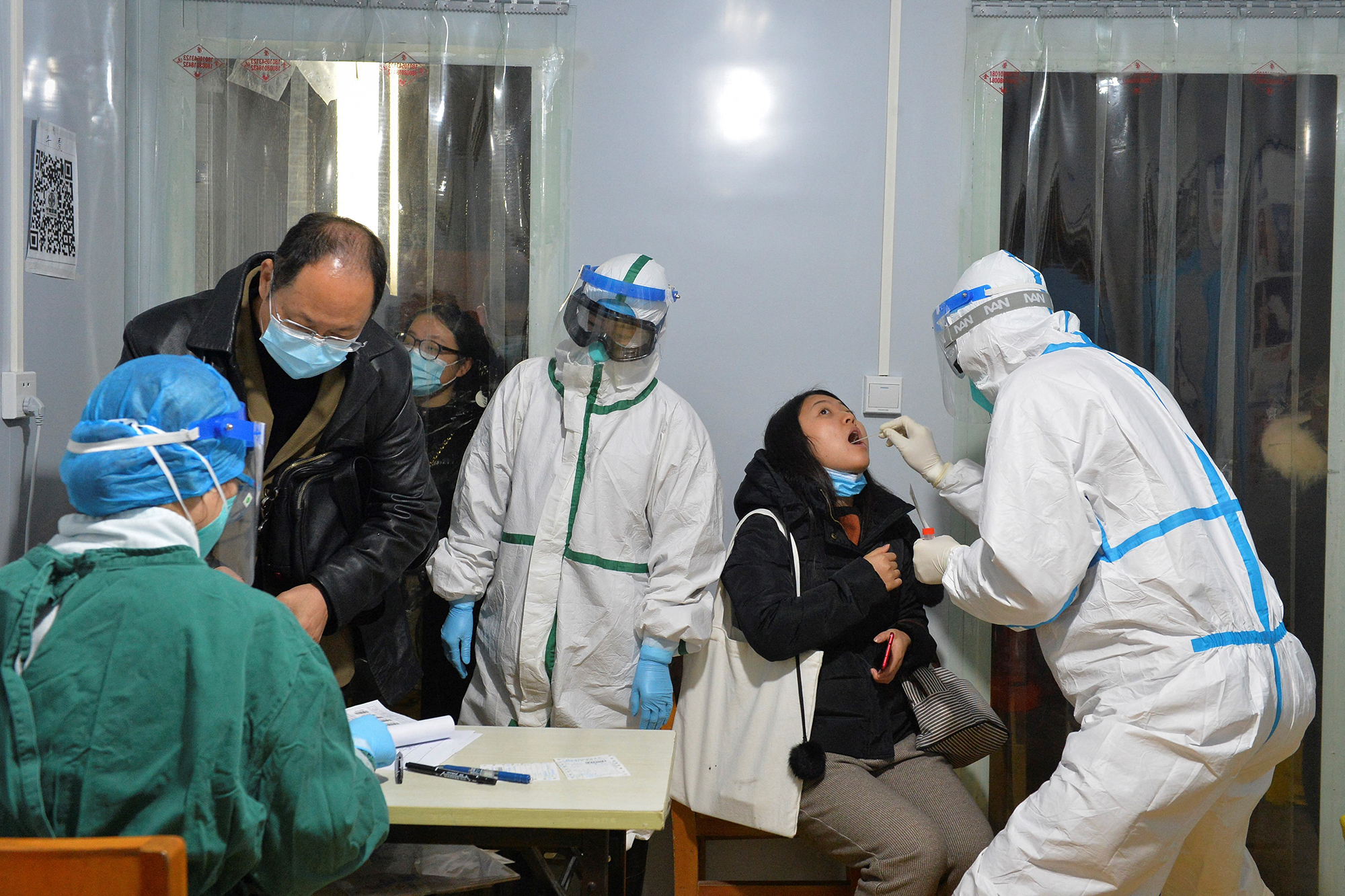 Durchführung von Corona-Tests in der chinesischen Stadt Chengdu (Archivbild: STR/AFP)