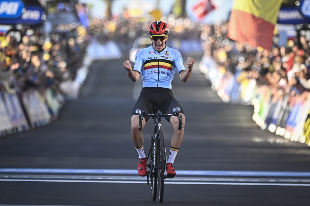 Evenepoel erobert das Regenbogentrikot (Bild: Dirk Waem/Belga)