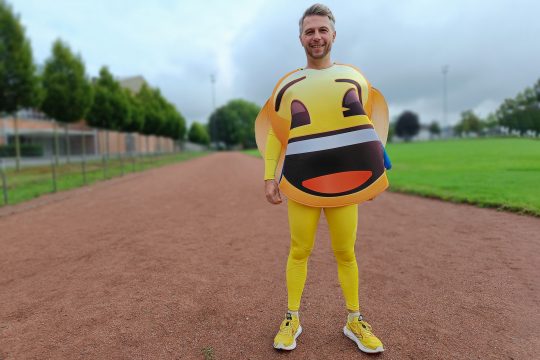 François Van Lishout wird als lachendes Emoji beim Berlin Marathon antreten (Bild: Christophe Ramjoie/BRF)