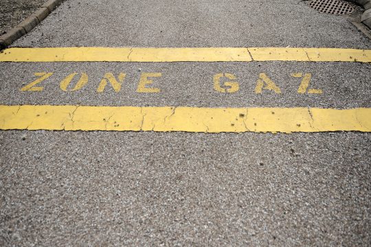 Hinweismarkierung an einer GRTgaz-Verdichterstation im ostfranzösischen Morelmaison (Bild: Jean-Christophe Verhaegen/AFP)