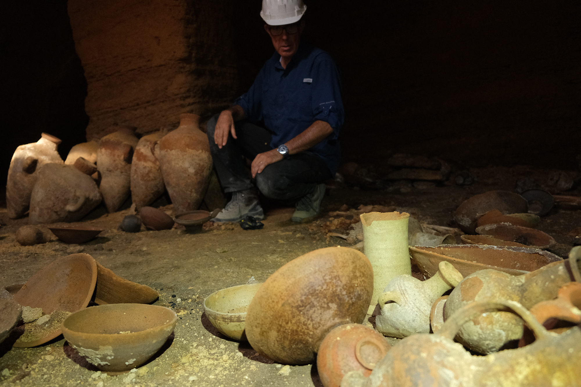 Archâologen entdecken alte Grabkammer