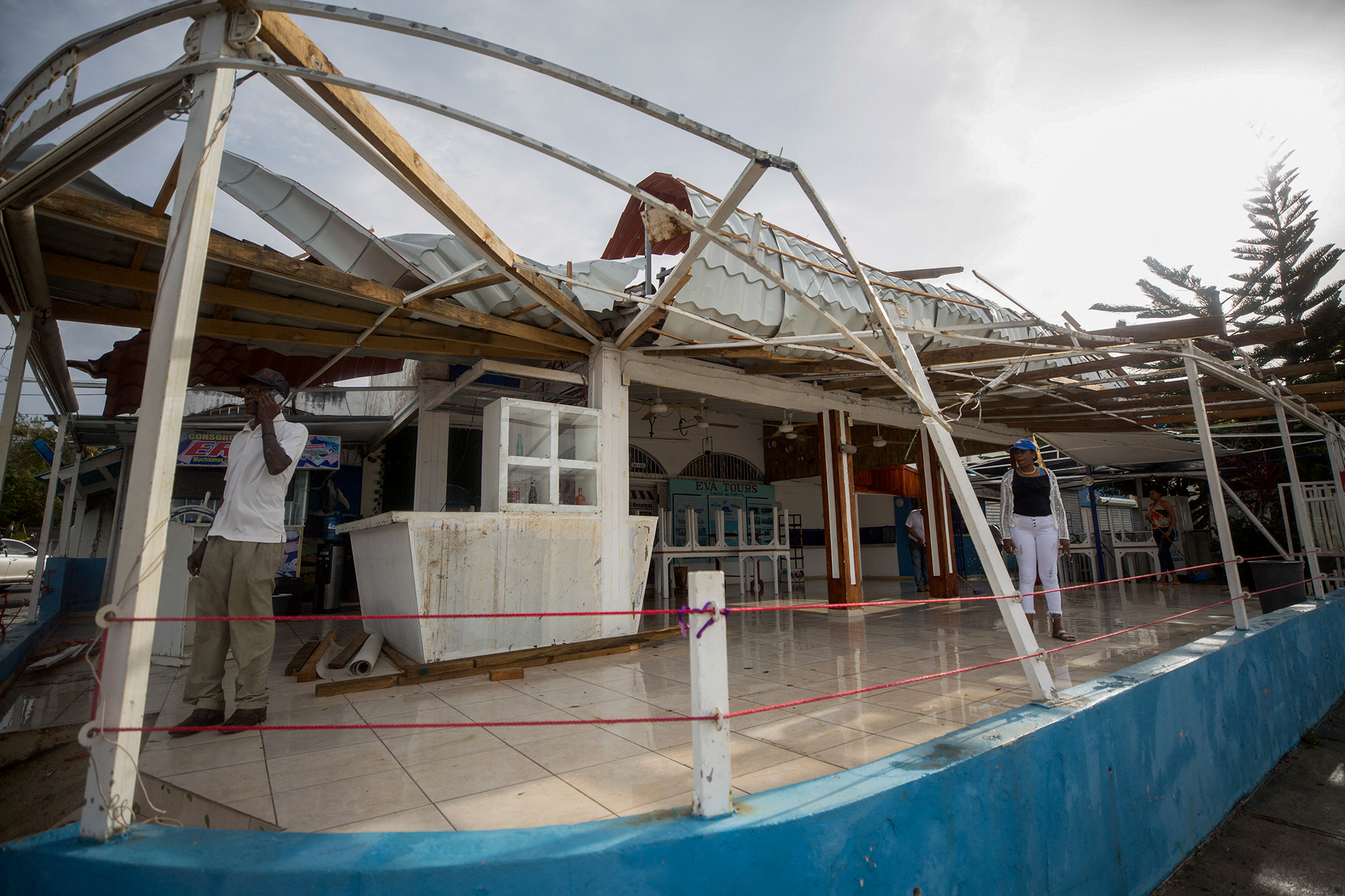 Schäden an einem Restaurant am Malecon de Samana nach dem Durchzug des Hurrikans Fiona in der Stadt Samana in der Dominikanischen Republik (Bild: Erika Santelices/AFP)
