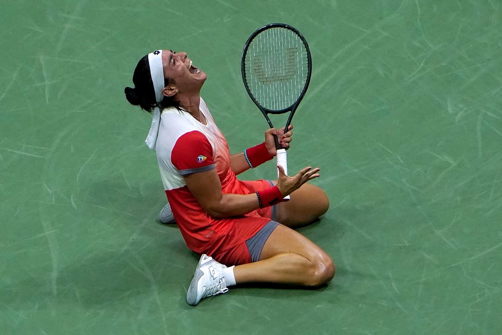 Die Freude über den Einzug ins Finale der US Open ist der Tunesierin Ons Jabeur deutlich anzusehen (Bild: Timothy A. Clary/AFP)