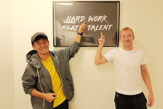 "Harte Arbeit schlägt Talent": Shinji Kagawa und Christian Brüls (Bild: Christophe Ramjoie/BRF)