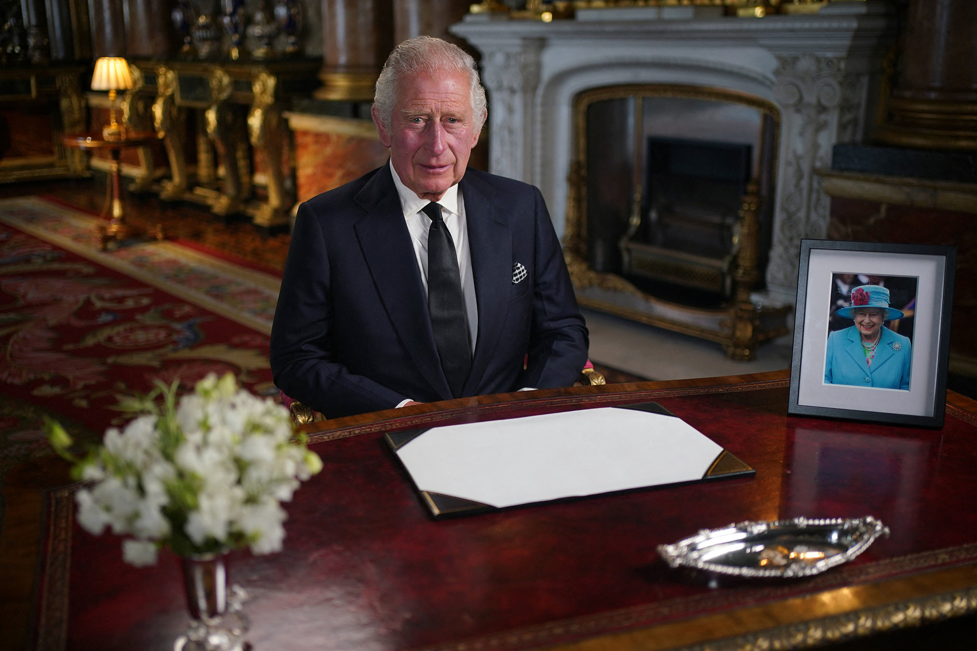 Charles III. bei seiner ersten Rede an die Nation (Bild: Yuik Mok/AFP)
