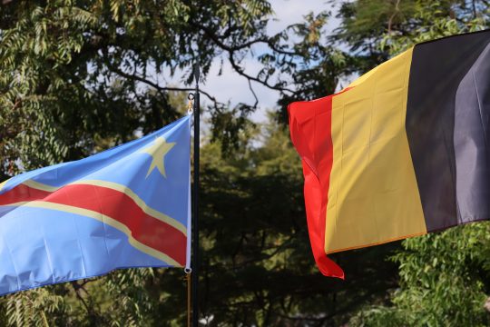 Flaggen der Demokratischen Republik Kongo und Belgiens