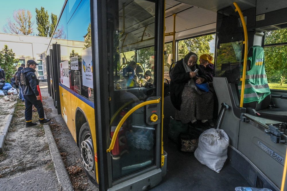 Ukrainer vor ihrer Evakuierung aus Kramatorsk (Bild: Juan Barreto/AFP)