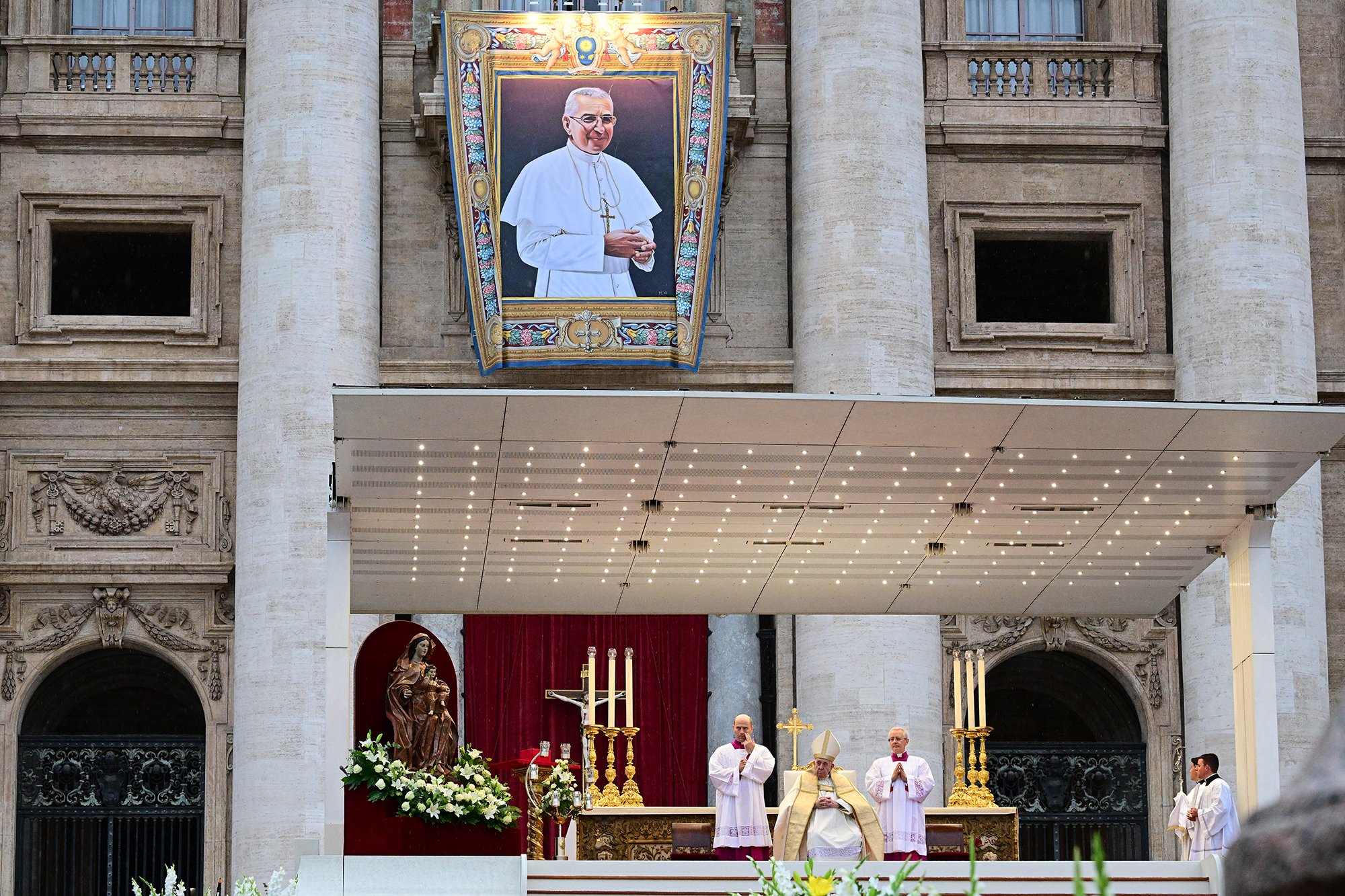 Papst Franziskus spricht Papst Johannes Paul I. selig (Bild: Vincenzo Pinto/AFP)