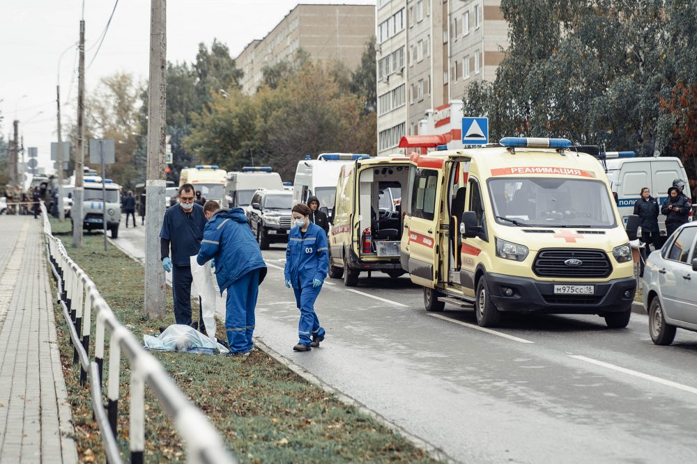 15 Tote bei Schüssen in einer Schule im russischen Ischewsk (Bild: Maria Baklanova Kommersant/Photo/AFP)