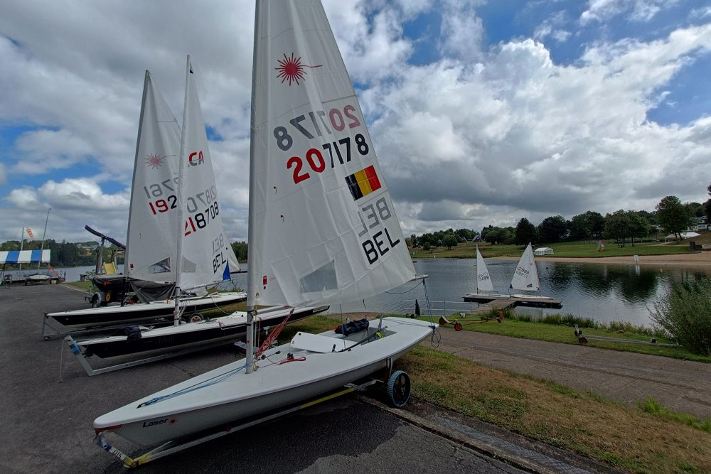 Segelregatta auf dem Bütgenbacher See (Bild: Christophe Ramjoie/BRF)