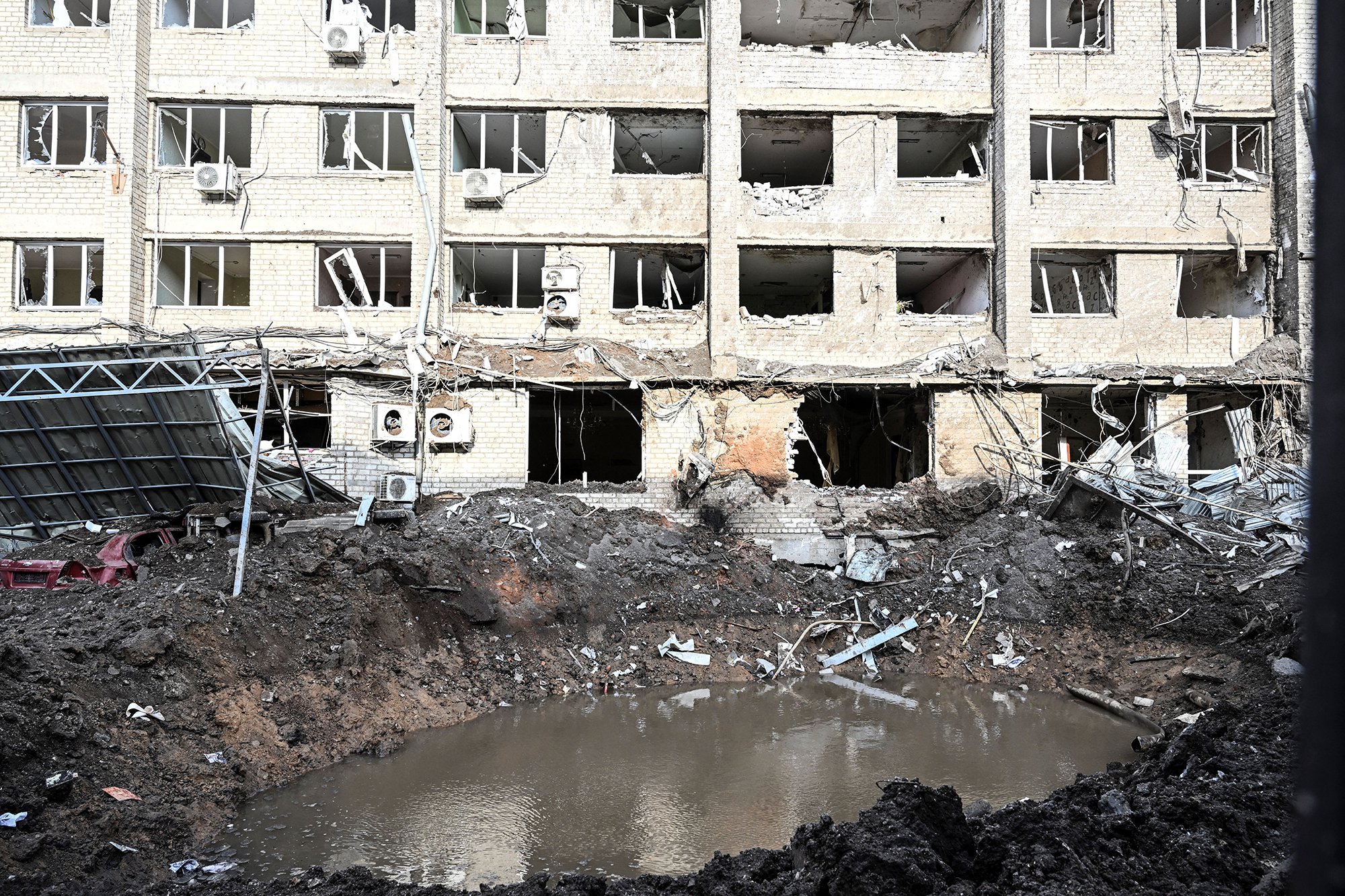 Zerstörtes Gebäude in der ukrainischen Stadt Kramatorsk in der Region Donezk am 18. September (Bild: Juan Barreto/AFP)