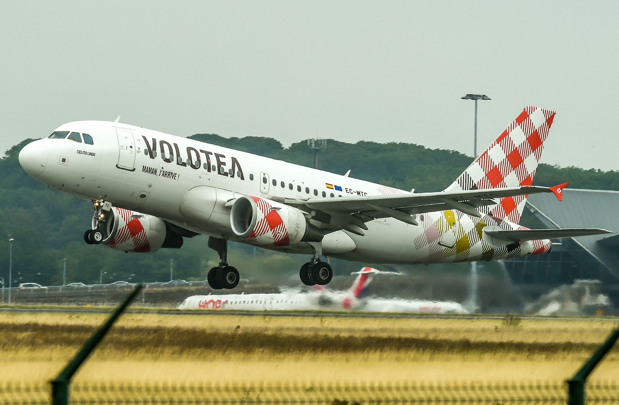 Die Billigfluggesellschaft Volotea bietet Flüge in Charleroi an