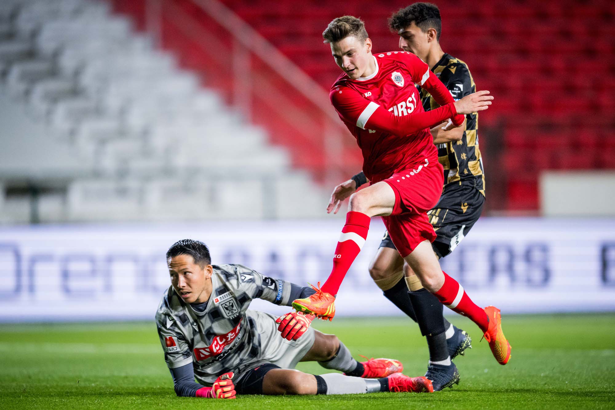 Pieter Gerkens beim Treffer zum 1:0 für Antwerpen (Bild: Jasper Jacobs/Belga)