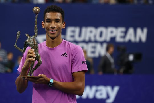 Felix Auger-Aliassime gewinnt das Tennisturnier von Antwerpen (Bild: David Pintens/Belga)