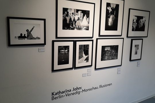 "Berlin-Venedig-Monschau. Illusionen": Ausstellung von Katharina John und Ulrich Tukur in Monschau (Bild: Manuel Zimmermann/BRF)