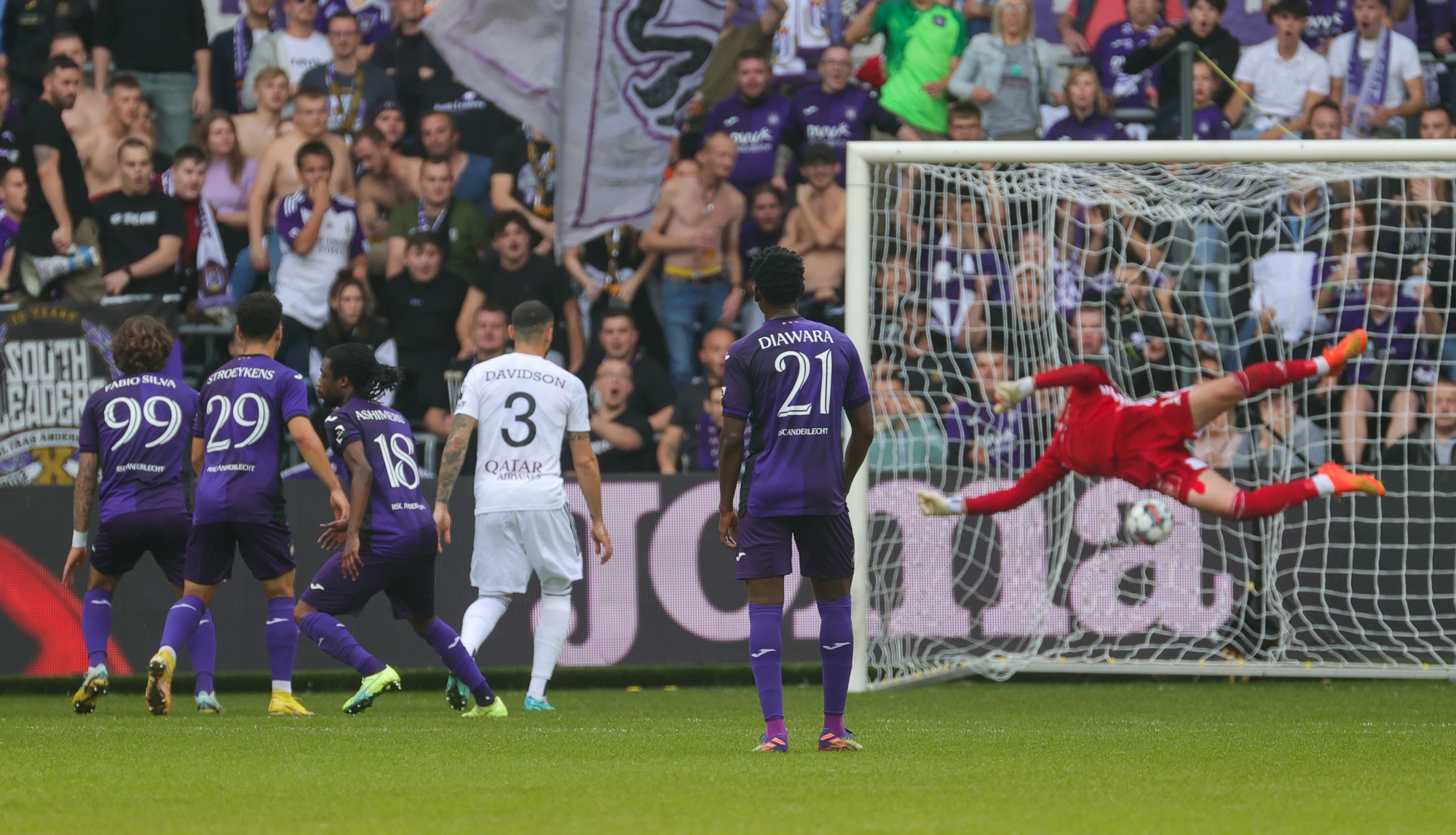 Anderlecht's Lior Refaelov scoring the 2-0 goal during a soccer match between RSC Anderlecht and KAS Eupen, Sunday 30 October 2022 in Anderlecht, Brussels, on day 15 of the 2022-2023 'Jupiler Pro League' first division of the Belgian championship. BELGA PHOTO VIRGINIE LEFOUR