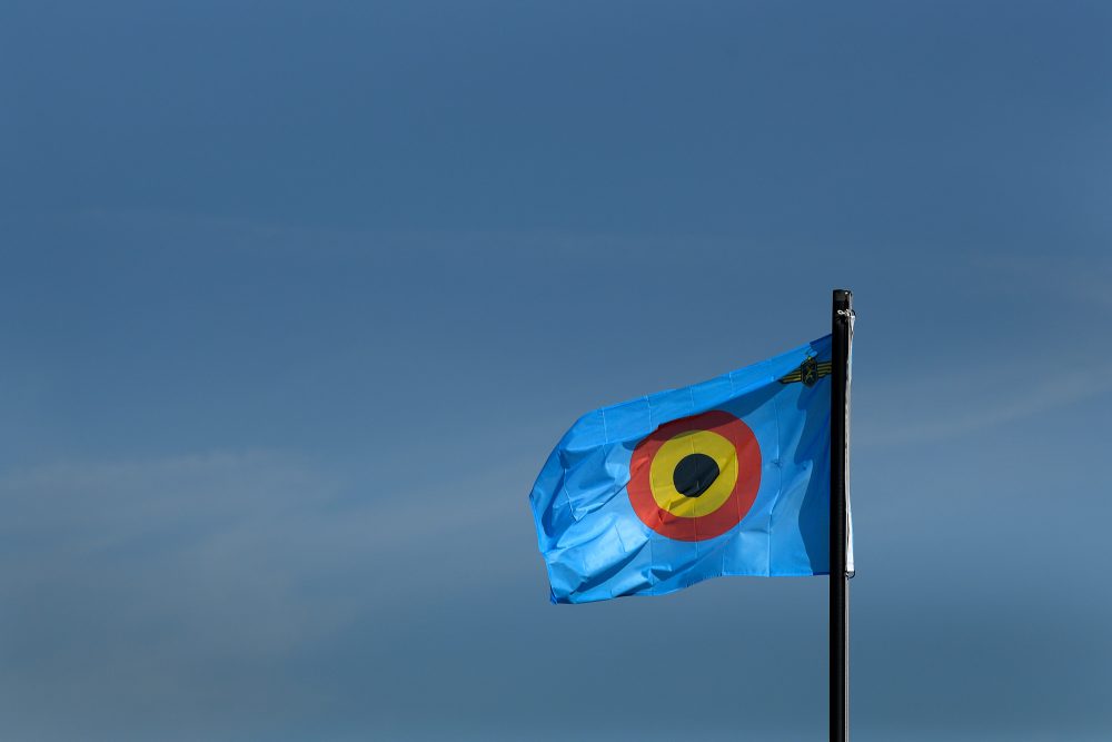 Flagge der Luftwaffe auf dem Militärstützpunkt Kleine-Brogel (Bild: Yorick Jansens/Belga)