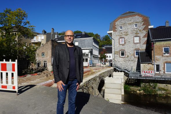 Architekt Vincent Servais ist für den Brückenaufbau in der Eupener Unterstadt zuständig (Bild: Dogan Malicki/BRF)