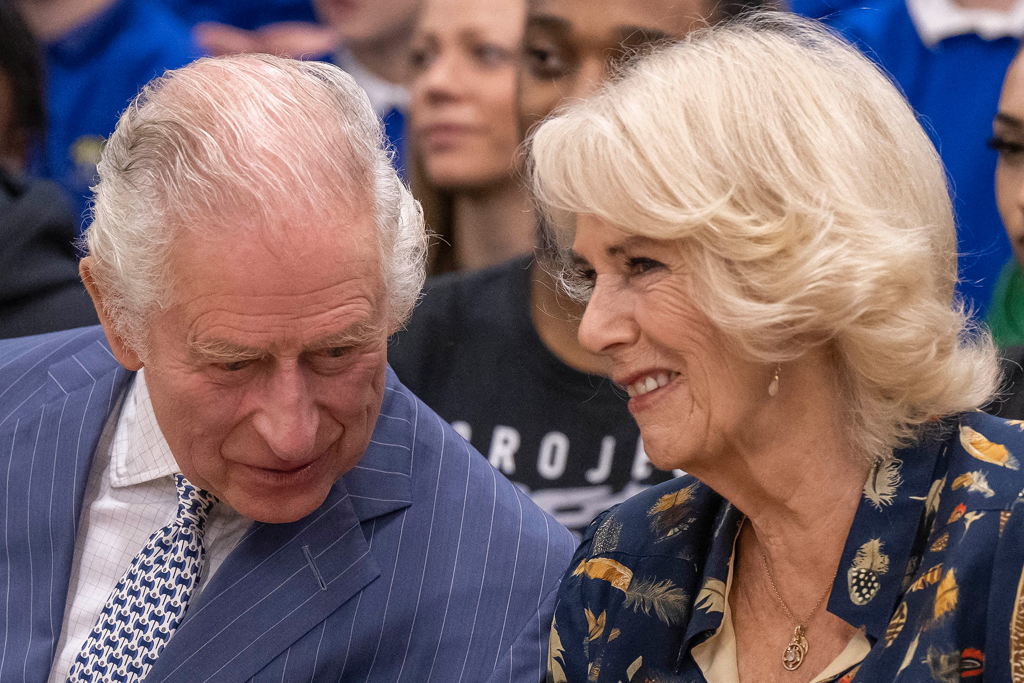 Charles und Camilla beim Besuch eines Sozialprojekts am 18. Oktober