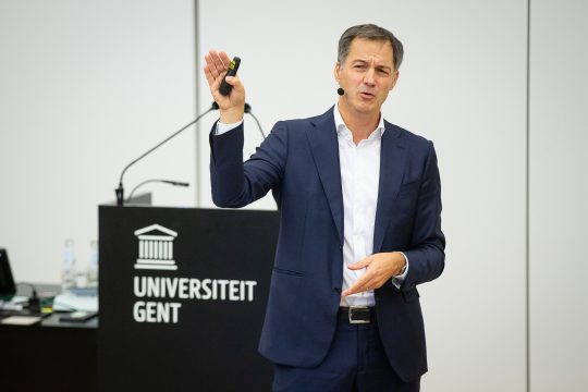 Premier De Croo in der Uni Gent (Bild: James Arthur Gekiere/Belga)