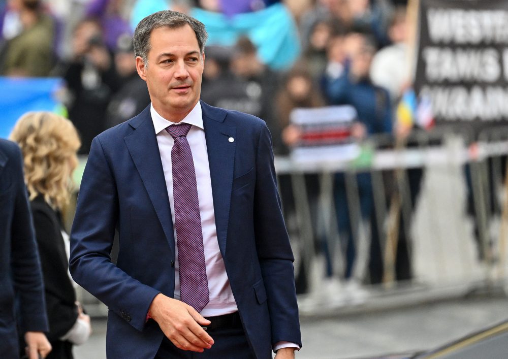 Alexander De Croo bei seiner Ankunft zum Treffen am 7.10. in Prag (Bild: Joe Klamar/AFP)