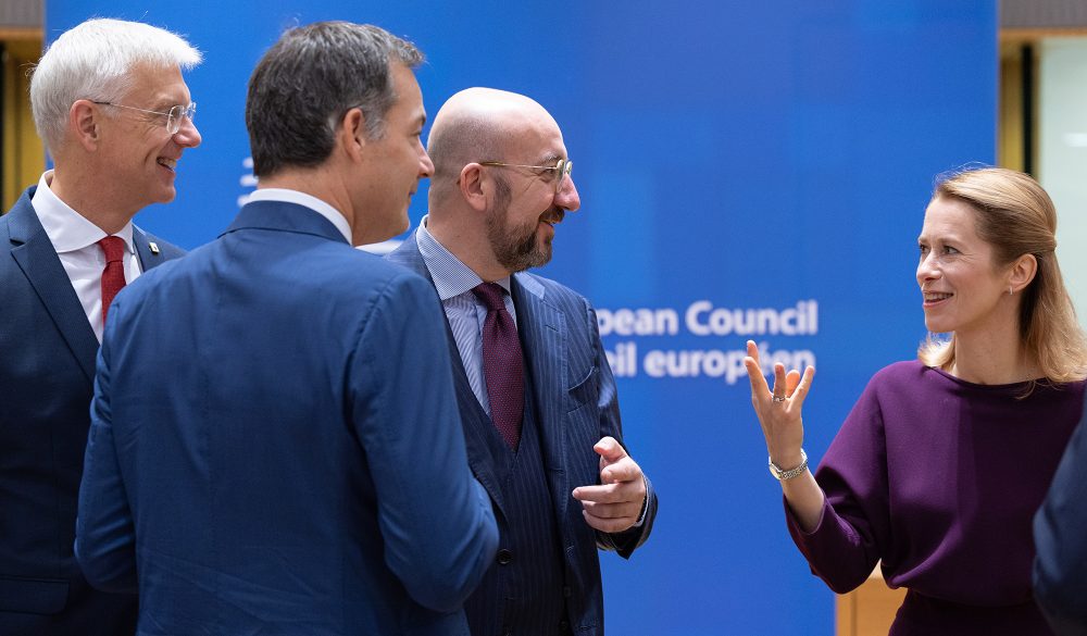 Krisjanis Karins (Lettland), Alexander De Croo, Charles Michel und Kaja Kallas (Estland) beim EU-Gipfel (Bild: Benoit Doppagne/Belga)