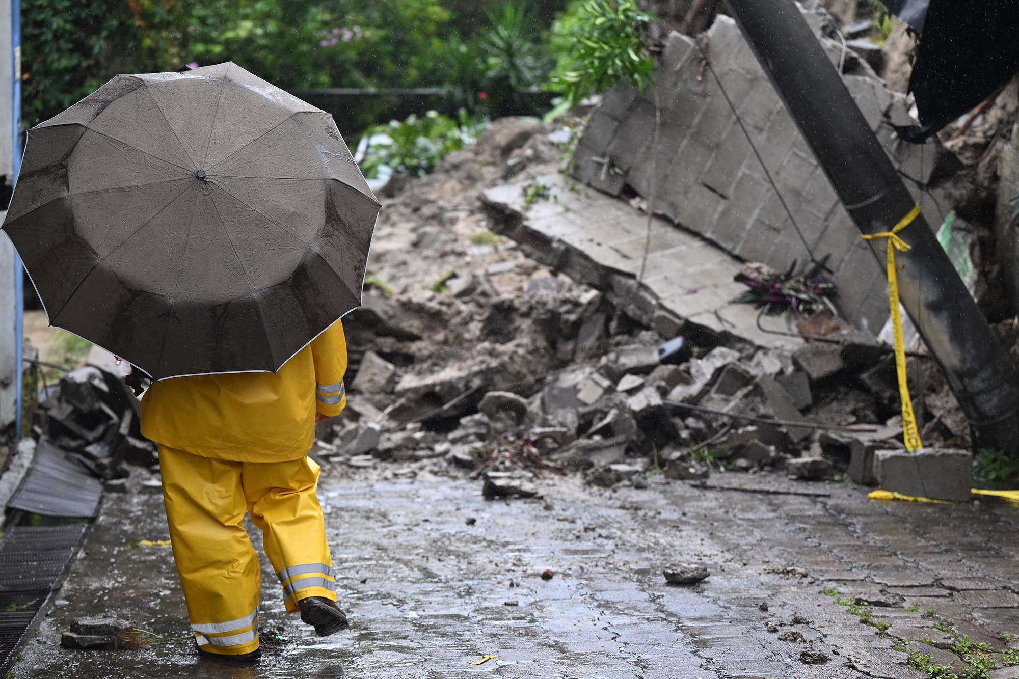 Sturm "Julia" hat auch in El Salvador große Schäden angerichtet (Bild: Marvin Recinos/AFP)