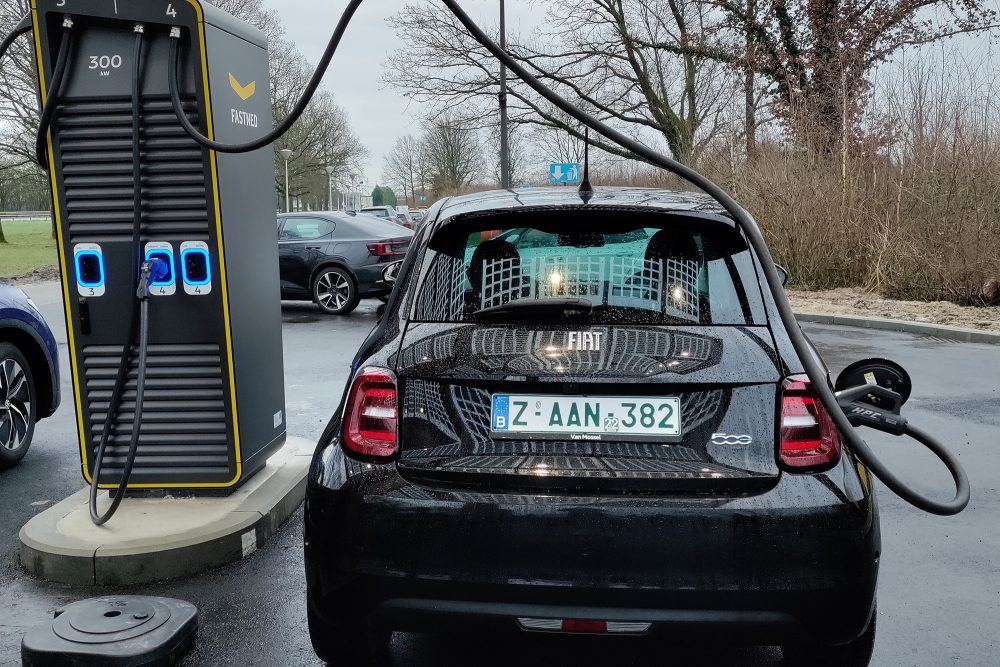 Ladestation für E-Autos an der Autobahn E313 in Diepenbeek