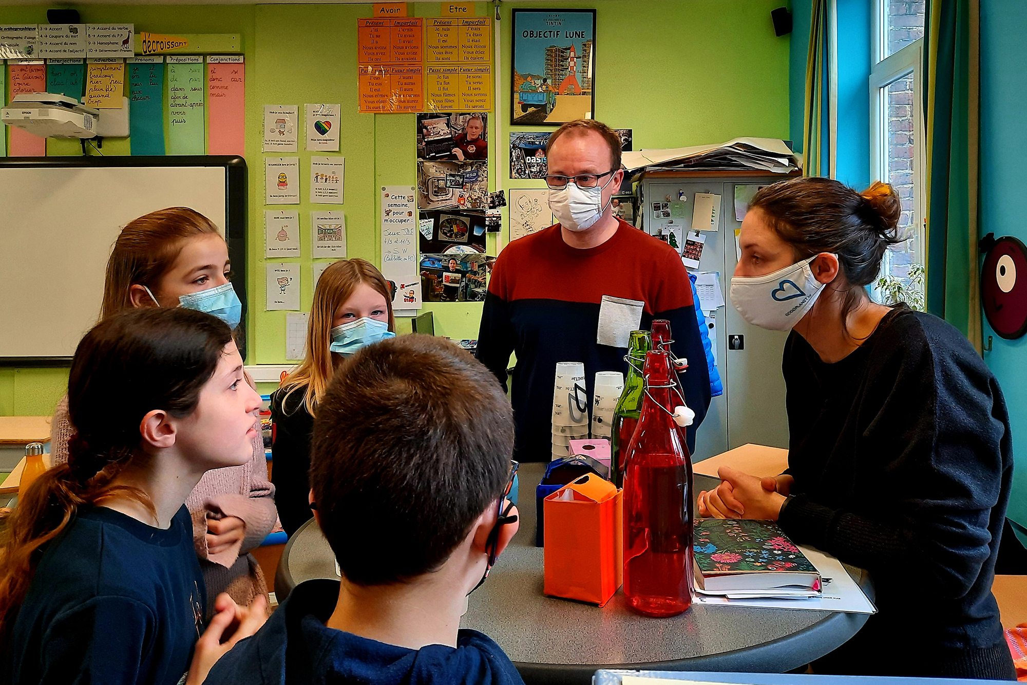 Die Umweltschutzorganisation "Good Planet" arbeitet viel mit Schulen zusammen, wie hier in einer Primarschule in Namur (Archivbild: Magali Veronesi/Belga)