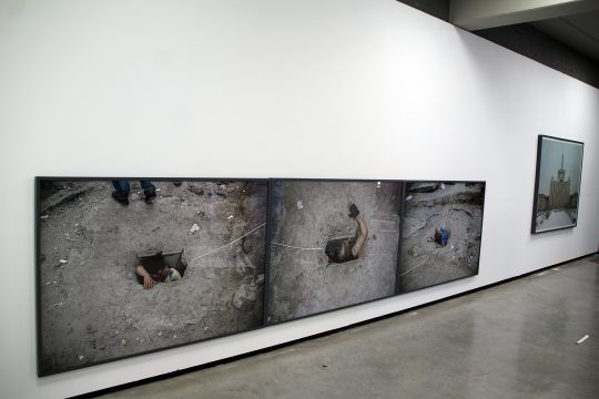 Im Ikob ausgestelltes Werk von Matei Bejenaru, Irina Botea Bucan und Dani Ghercă (Bild: Christoph Heeren/BRF)