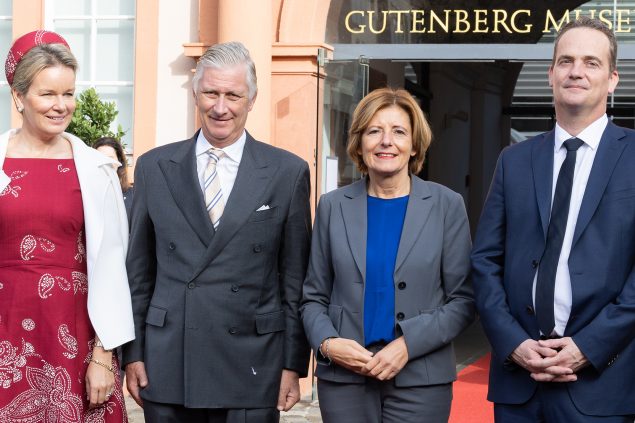 Königin Mathilde, König Philippe, Rp-Ministerpräsidentin Malu Dreyer und ihr Amtkollege aus der DG, Oliver Paasch (Bild: Benoit Doppagne/Belga)