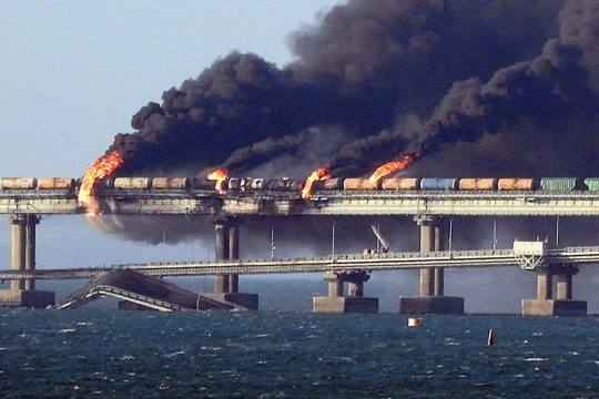 Brücke zwischen dem russischen Festland und der von Russland annektierten Schwarzmeer-Halbinsel Krim (Bild: AFP)