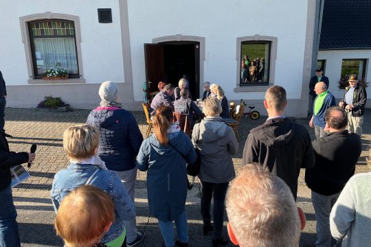 17. Europäischer Dorferneuerungspreis: Jury zu Gast in Maldingen (Bild: Robin Emonts/BRF)