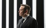 Elon Musk im März 2022 (Bild: Patrick Pleul/AFP)