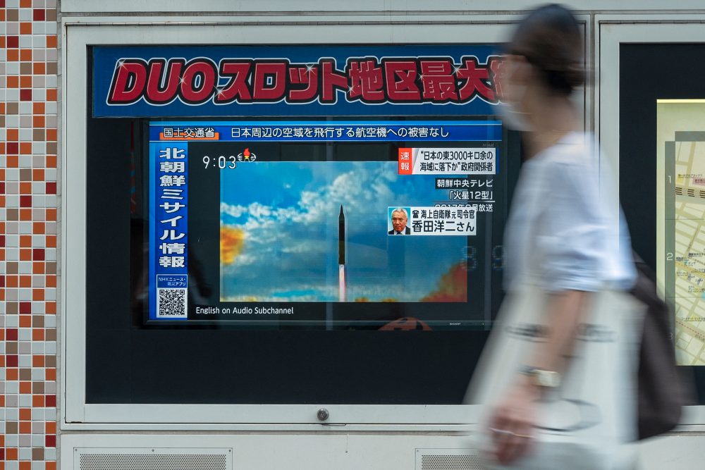 Nordkorea feuert ballistische Mittelstreckenrakete über Japan (Bild: Richard A. Brooks/AFP)