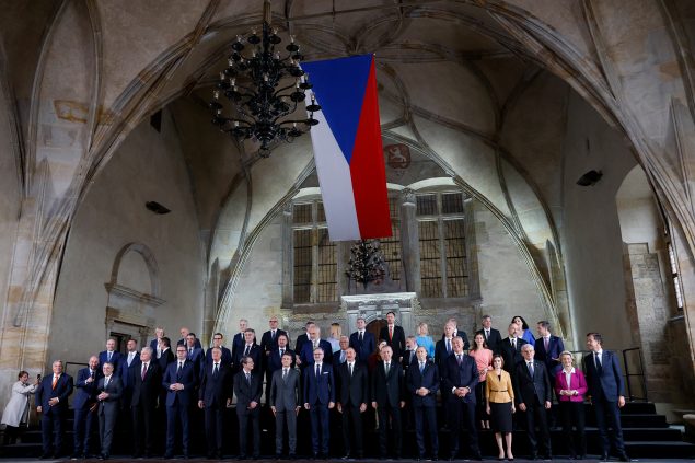 Die Staats- und Regierungschefs beim europäischen Gipfeltreffen in Prag (Bild: Ludovic Marin/AFP)