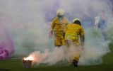 Feuerwehreinsatz beim Spiel zwischen Standard Lüttich und Anderlecht (Bild: Virginie Lefour/Belga)