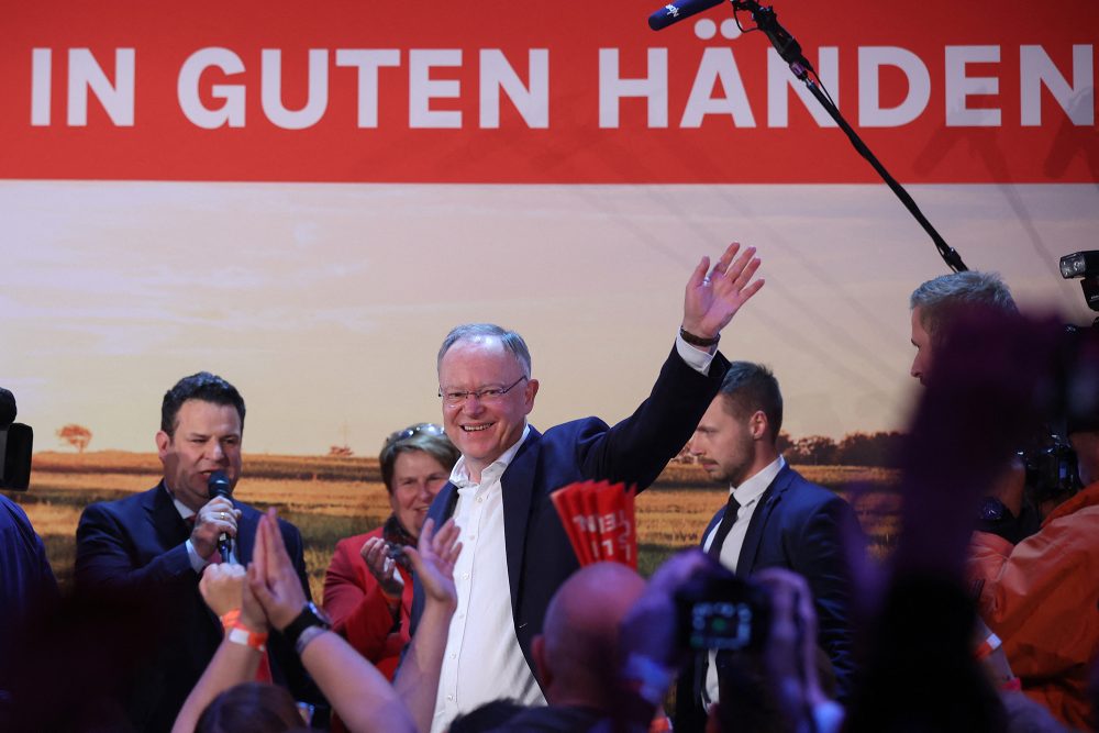 Niedersachsens Ministerpräsident Stephan Weil von der SPD freut sich über seinen Sieg bei den Landtagswahlen in Niedersachsen (Bild: Ronny Hartmann/AFP)