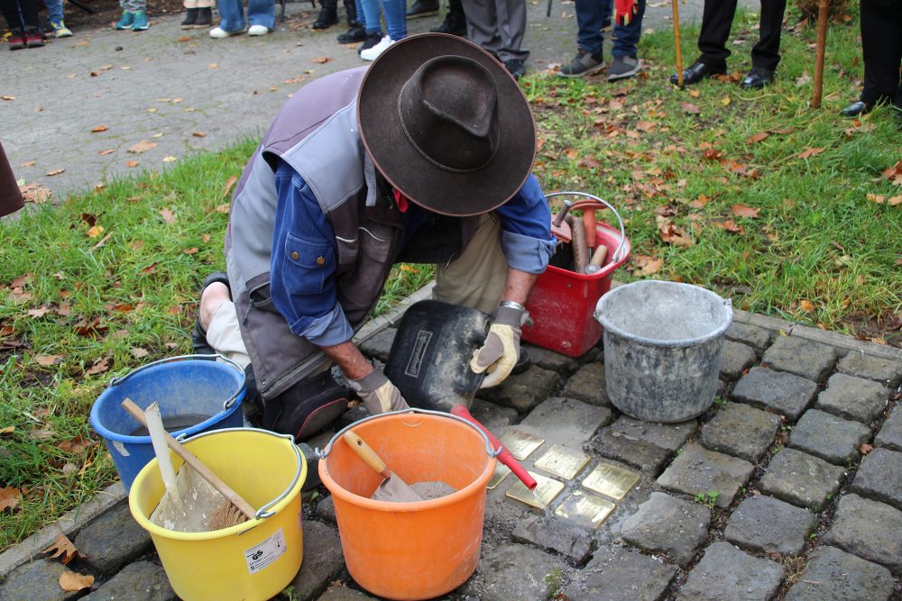 Stolpersteine im Kirchbuschweg in Walhorn (Bild: Michaela Brück/BRF)