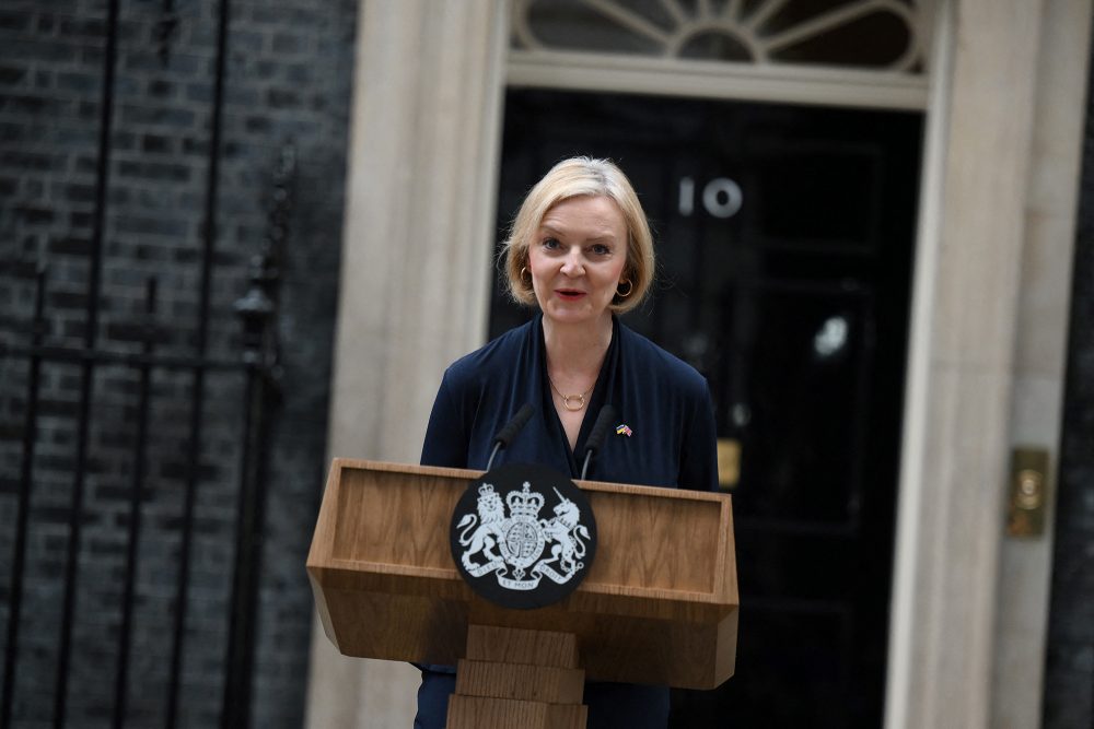 Liz Truss gibt ihren Rücktritt als britische Premierministerin bekannt (Bild: Daniel Leal/AFP)