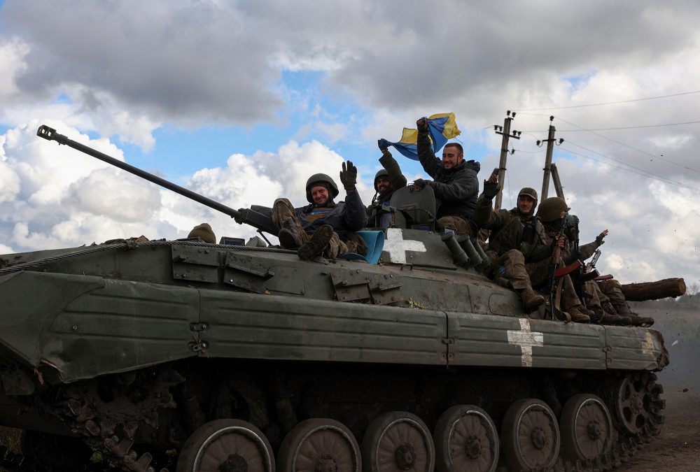 Ukrainische Soldaten in der Nähe von Lyman am Dienstag (Bild: Anatolii Stepanov/AFP)