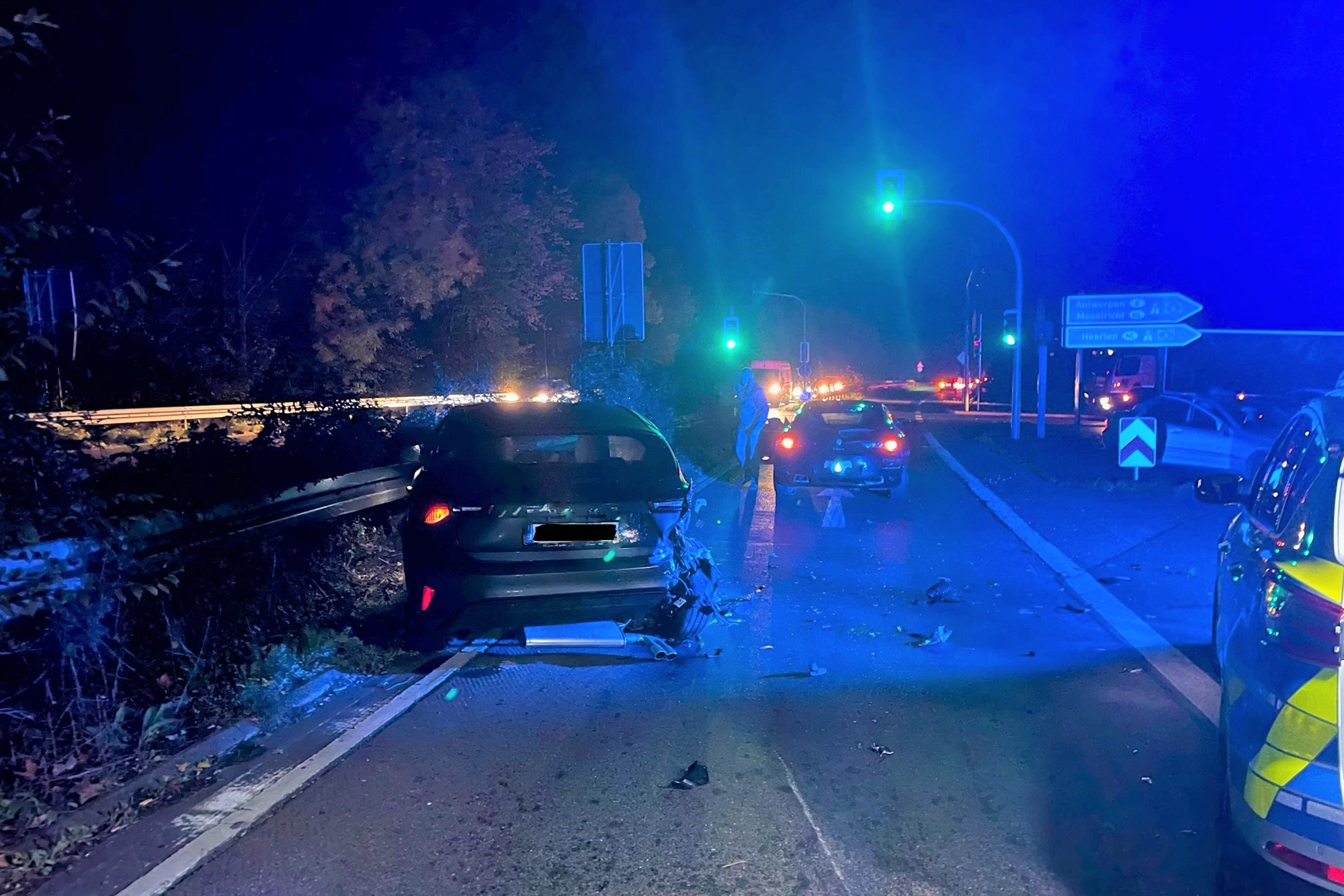 Alkoholisierter Niederländer baut dreifachen Unfall