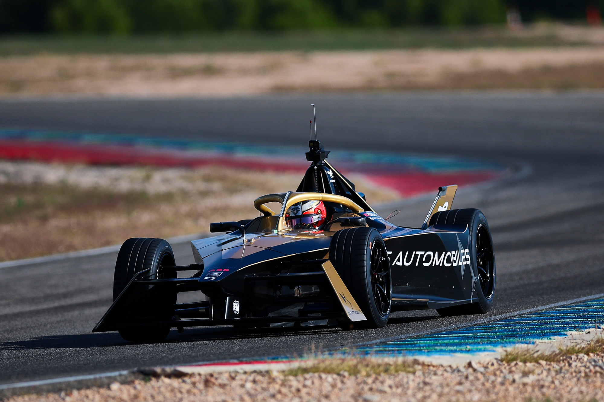 Jean Eric Vergne bei Testfahrten im neuen Formel-E-Auto von DS Penske (Bild: DS/Stellantis)