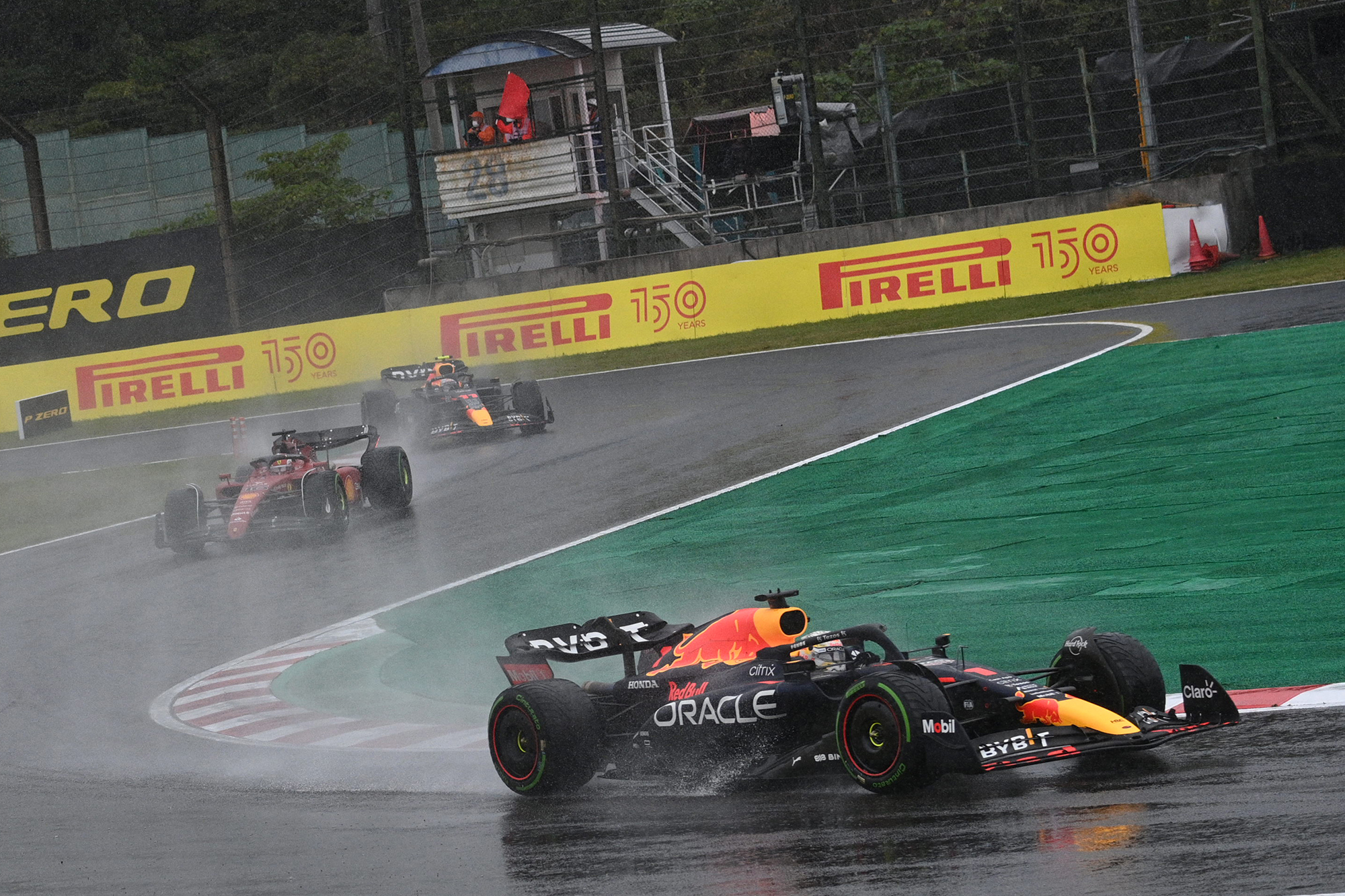 Max Verstappen beim Formel-1-Rennen in Japan (Bild: Philip Fong/AFP)