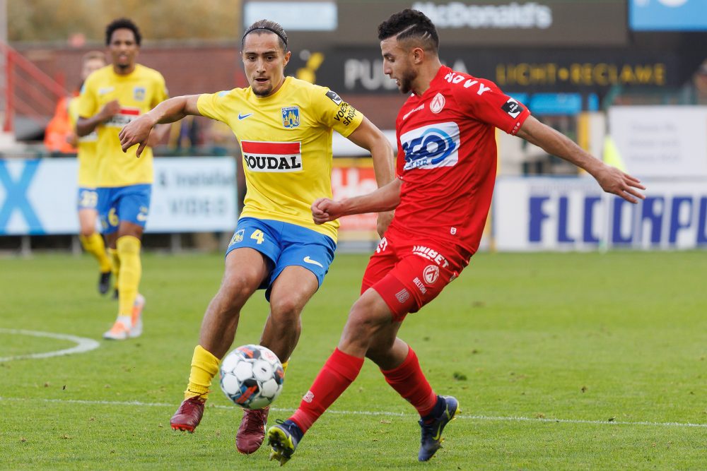 Mathias Fixelles (Westerlo) und Billal Messaoudi (Kortrijk) - Bild: Kurt Desplenter/Belga