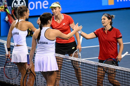 Elise Mertens und Kirsten Flipkens gewinnen ihr Doppel gegen Viktoria Kuzmova und Tereza Mihalikova (Bild: Laurie Dieffembacq/Belga)