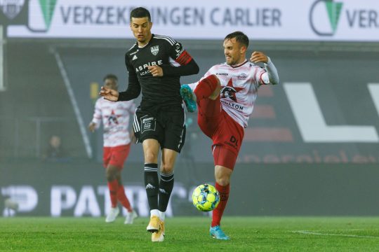 Eupen's Stef Peeters and Essevee's Vigen Christensen Lasse fight for the ball during a soccer match between SV Zulte Waregem and KAS Eupen, Saturday 12 November 2022 in Waregem, on day 17 of the 2022-2023 'Jupiler Pro League' first division of the Belgian championship. BELGA PHOTO KURT DESPLENTER