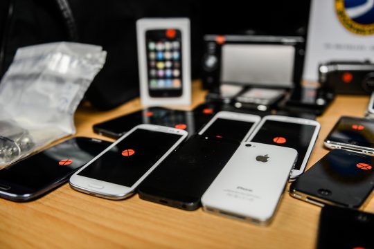 Beschlagnahmtes Diebesgut: Smartphones