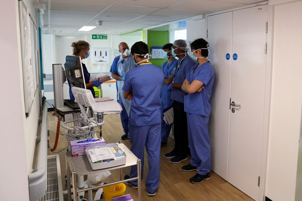 Medizinisches Personal im Wexham Park Hospital in London (Bild: Steve Parsons/Pool/AFP)