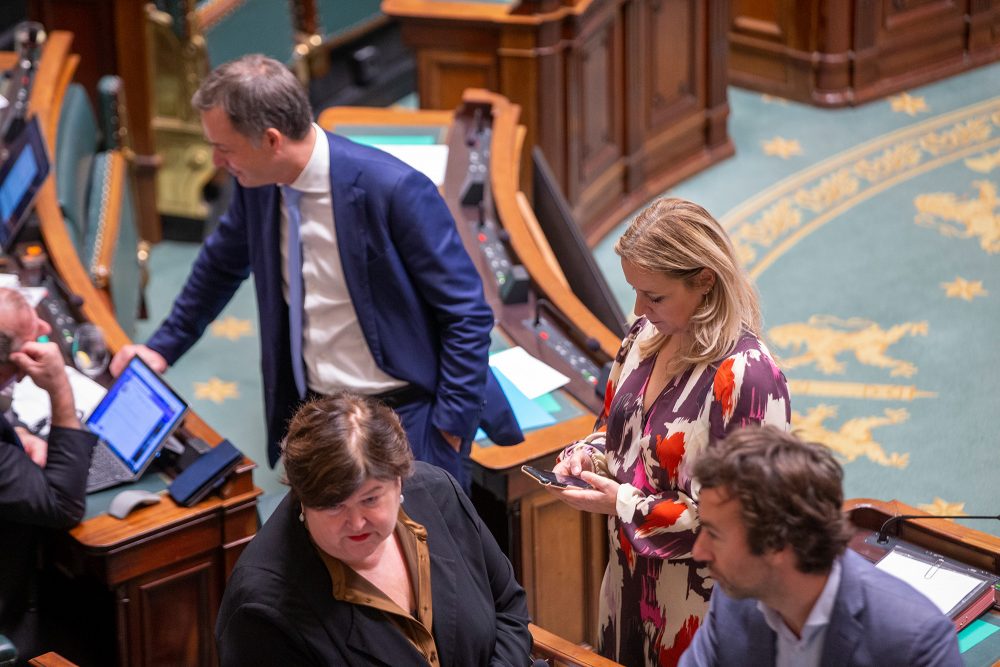 Alexander De Croo und Eva De Bleeker in der Kammer (Bild: Nicolas Maeterlinck/Belga)